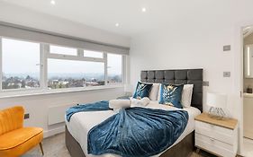 Luxurious 2 Bedroom - Apartment - Central Location
